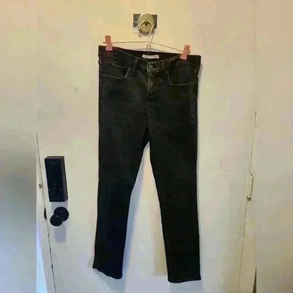 LEVI'S 312 Shaping Skinny size 30  in Black - Picture 1 of 5